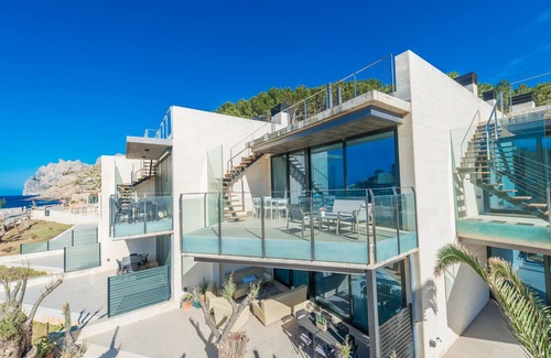 Cala San Vicente Wohnung | Moderne Ferienwohnung am Strand von Cala Sant Vicenç, Klimaanlage und WLAN