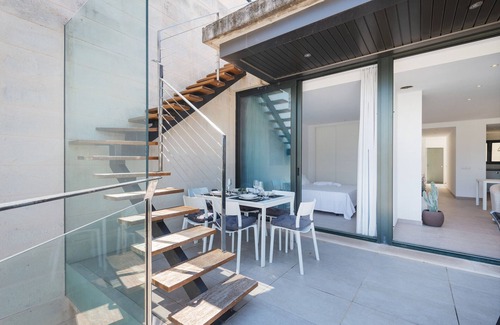 Cala San Vicente Wohnung | Moderne Ferienwohnung am Strand von Cala Sant Vicenç, Klimaanlage und WLAN