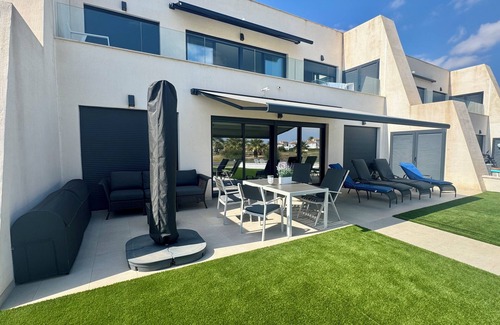 Torre-Pacheco Wohnung | Modern Apartment with Fabulous Golf Course Views