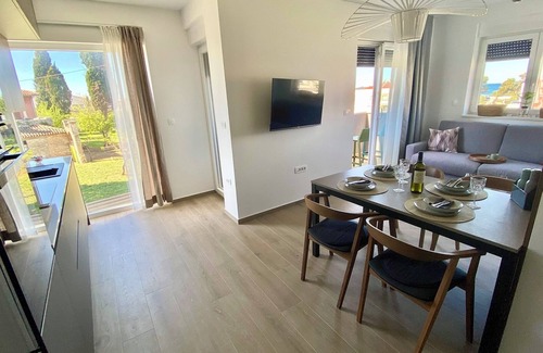Fazana Wohnung | Moderne Ferienwohnung in perfekter Lage. Meer und Altstadt fußläufig erreichbar