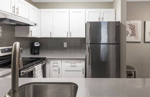 Thurston Wohnung | Modern Apartment in Prime Location (ID9939X41)