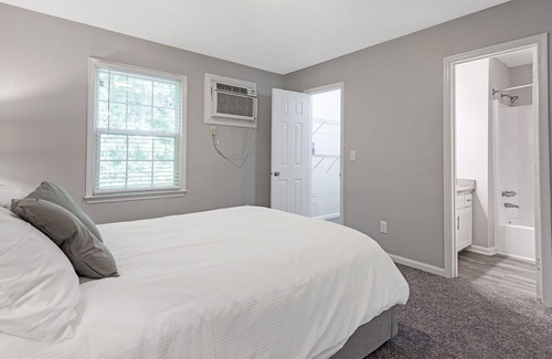 Greensboro Wohnung | Modern Apartment in Prime Location (ID1170X559)