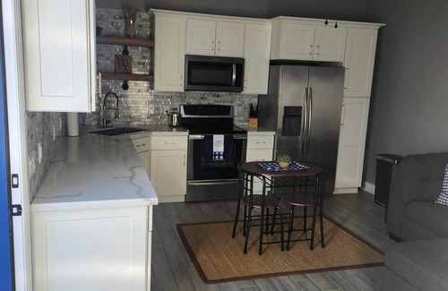 Mesa Wohnung | Modern Apartment Located in the Beautiful Groves Area