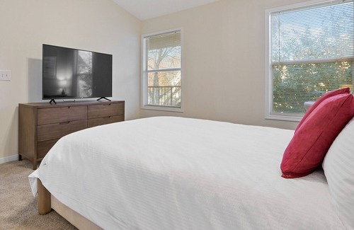 Winston - Salem Wohnung | Modern Apartment in Prime Location (ID7350X50)