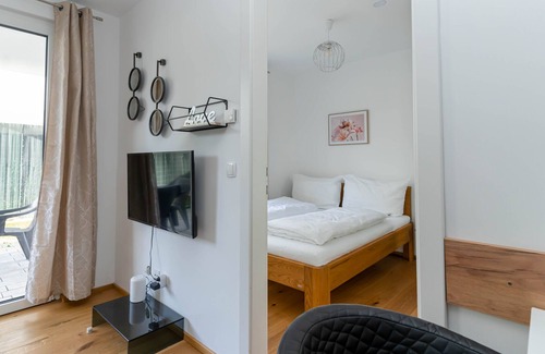 Grinzing Wohnung | Modern apartment with tiny garden near city center