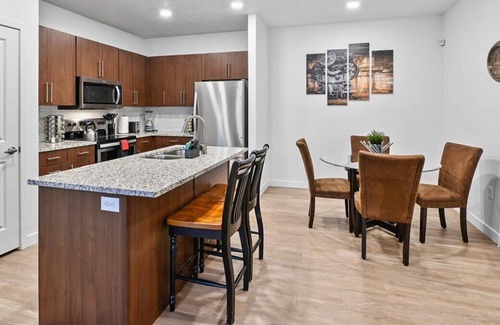 American Fork Wohnung | ★Modern Apt★Comfy Bed★Wifi★4UK TV★Keurig★Wifi★