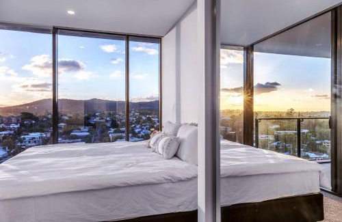 Toowong Wohnung | Modern APT in Toowong with Mountain View
