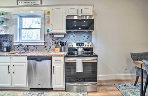 Lagoon Heights Wohnung | Modern Apt Near Martha's Vineyard Beaches!