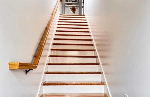 Lagoon Heights Wohnung | Modern Apt Near Marthas Vineyard Beaches!