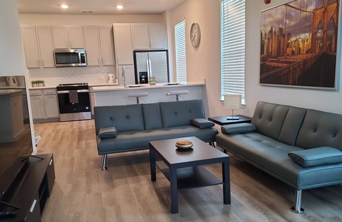 Clermont Wohnung | Modern Apt!! Near Montverde Academy! w/POOL & GYM!!