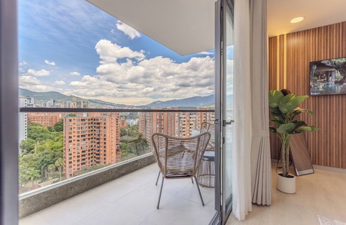 Patio Bonito Wohnung | Modern apt near Provenza and Lleras