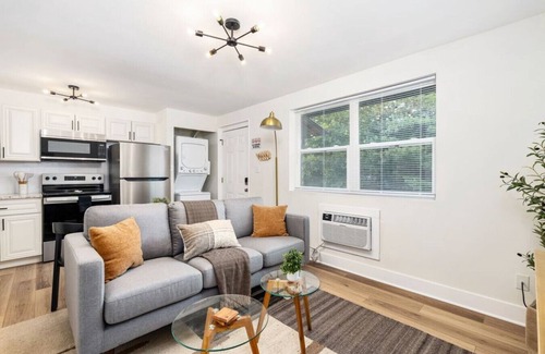 Downtown Columbus Wohnung | Modern Apt | Parking | Near German Village + Dtwn