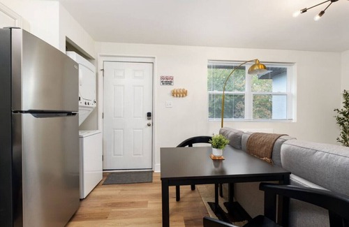 Downtown Columbus Wohnung | Modern Apt | Parking | Near German Village + Dtwn