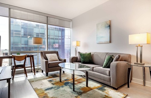 New Rochelle Wohnung | Modern Apt with Indoor Pool