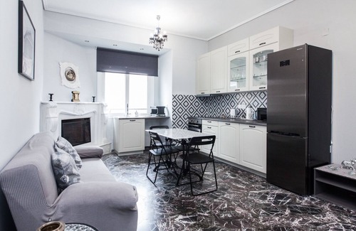 Galatsi Wohnung | Modern apt with Increbilbe Athens Views