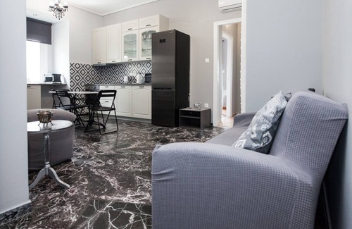 Galatsi Wohnung | Modern apt with Increbilbe Athens Views