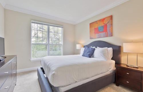 Waltham Wohnung | Modern Apt with Private Garage