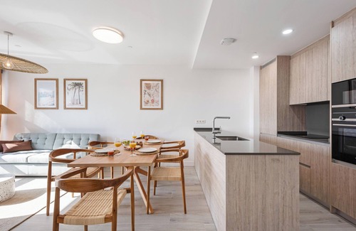 Palma-Palmilla Wohnung | Modern Apartment w/ Shared Pool and Terrace