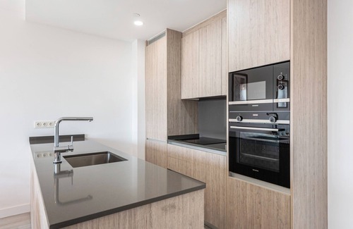 Palma-Palmilla Wohnung | Modern Apartment w/ Shared Pool and Terrace