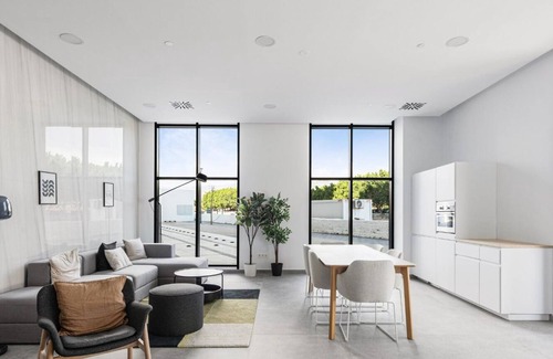 Palma-Palmilla Wohnung | Modern Apartment w/ Shared Pool and Terrace