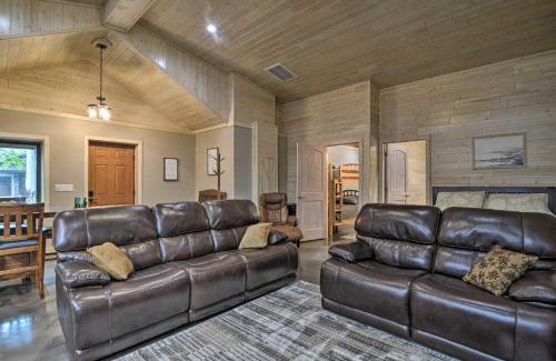 Arcadia Haus | Modern Arcadia Farmhouse on 80 Acres with Fire Pit!