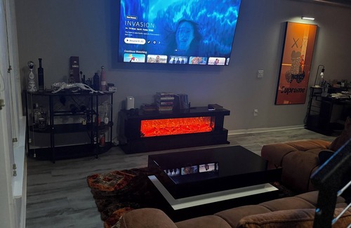 Atlantic Station Area Eigentumswohnung | Modern Atlantic Station Loft 2-Min Walk to Dining, Shopping, Gym & Theater