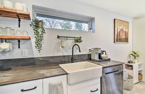 Aurora Wohnung | Modern Aurora Studio w/Private Patio