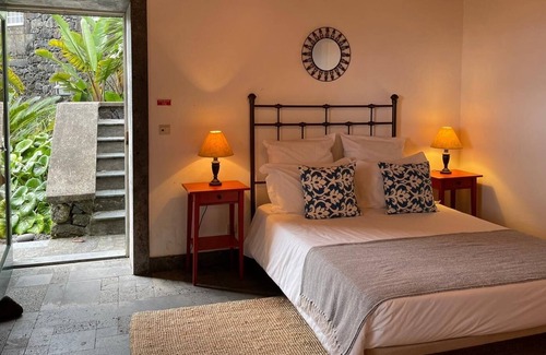 Pico Wohnung | Modern Azorean Apartment with Ocean View