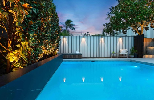 North Curl Curl Haus | Modern Beach House - 3 Minuten zu Fuß zum Strand und 9 Minuten zu Fuß zu den Geschäften / Restaurants