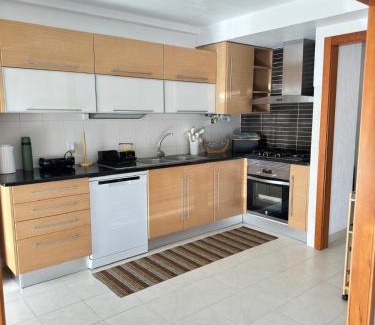 Pedrogao Wohnung | Modern Beach House - BBQ - 4 Beds