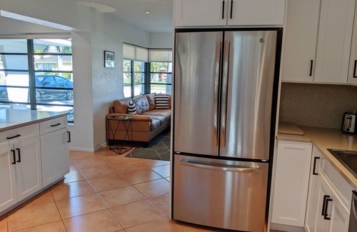 East Boca Raton Haus | Modern Beach House, Private Screened-in Pool, close to Beach & Restaurants