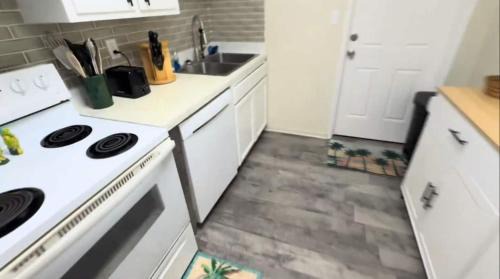 Roberta Heights In Oakdale Park Haus | Modern Beach Oasis & Cozy & Comfort For 4