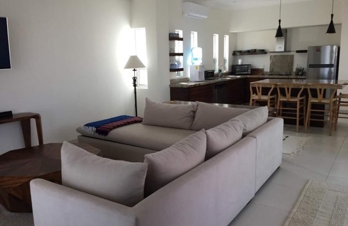 La Ventana Haus | Modern beachfront house with pool