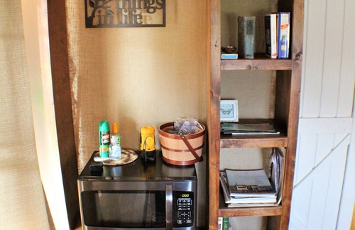 Kingston Kabine | Modern Boho cabin near the Buffalo and all the trails!