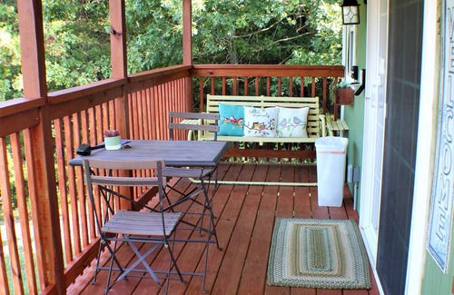 Kingston Kabine | Modern Boho cabin near the Buffalo and all the trails!