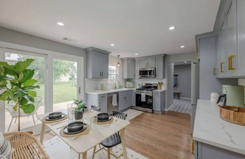 Lombard Haus | Modern Boho house in Lombard 7 min to Metra