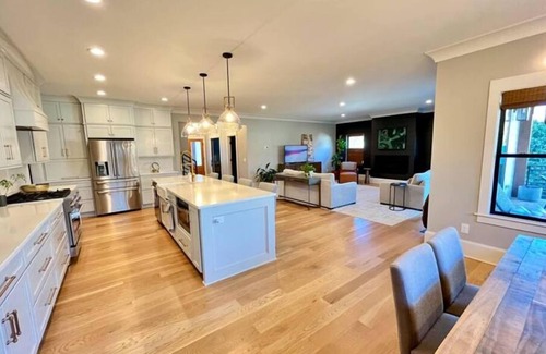 Greensboro Haus | Modern Bungalow 3 beds 3 baths