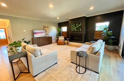 Greensboro Haus | Modern Bungalow 3 beds 3 baths