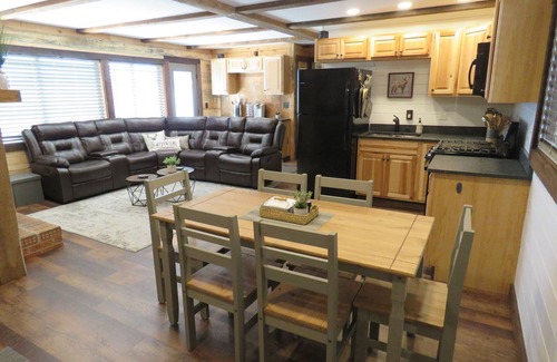 Broadway Kabine | Modern Cabin at the End of the Road, SLIDE, SHUFFLEBOARD!