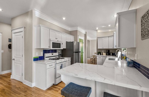 Ponderosa Trails Kabine | Modern Cabin Minutes to Flagstaff! Trailside Retreat w/ Trails/Park & 2 Car Garage