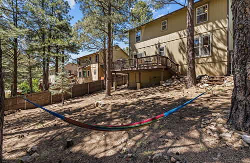 Ponderosa Trails Kabine | Modern Cabin Minutes to Flagstaff! Trailside Retreat w/ Trails/Park & 2 Car Garage