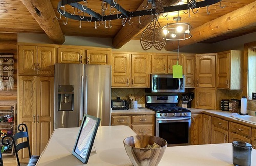 Lodi Kabine | Modern cabin with pool and hot tub!