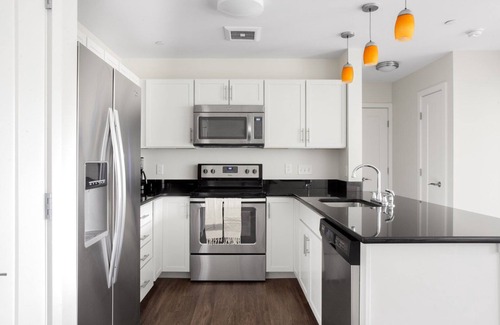 North Cambridge Wohnung | Modern Cambridge 2BR w/ W/D, Private access to Linear Park by Blueground