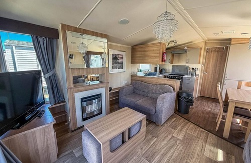 Great Yarmouth Haus | Modern caravan with decking near Scratby Beach ref 50007E