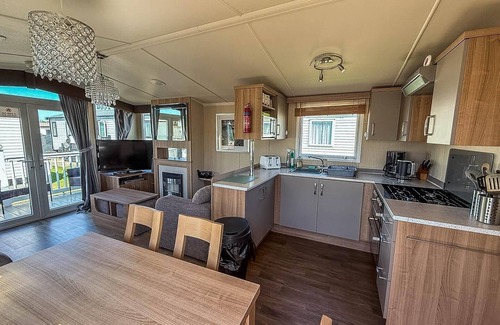 Great Yarmouth Haus | Modern caravan with decking near Scratby Beach ref 50007E