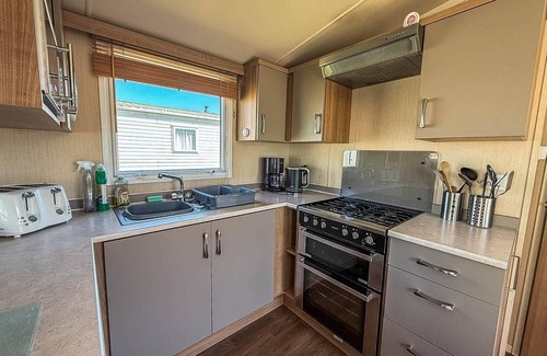Great Yarmouth Haus | Modern caravan with decking near Scratby Beach ref 50007E