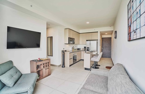 San Jose Wohnung | Modern central Apt w views +Concierge+Parking+Gym
