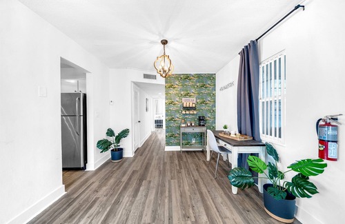 Survey Creek Wohnung | Modern Chic Getaway - Sleeps 10 - Palmwavestays