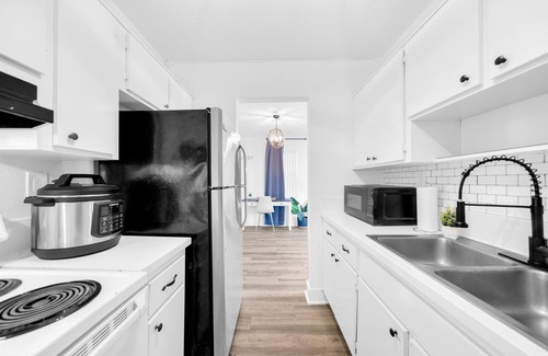 Survey Creek Wohnung | Modern Chic Getaway - Sleeps 10 - Palmwavestays