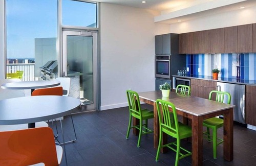 Theatre District Wohnung | Modern Chinatown/Theater District 2BR w/ W/D & Gym, nr T, by Blueground